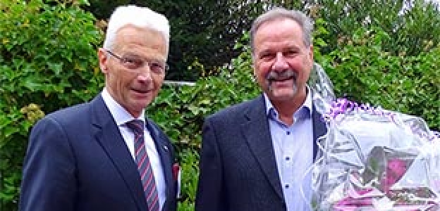 Gerhard Friedrich mit der Goldenen Ehrennadel des ZVG geehrt