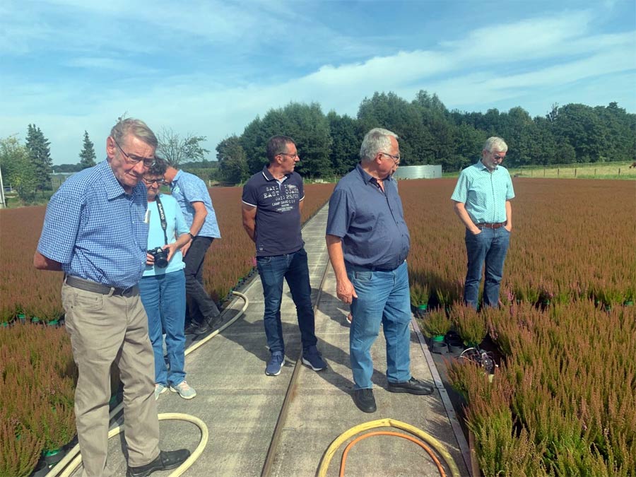 Der Azerca-Züchtungsausschuss tagte im Betrieb Manten in Geldern und besichtigte anschließend den Betrieb.